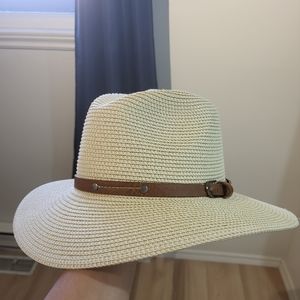 Beach,cowboyish adjustable hat/ Chapeau de plage, style cowboy ajustable